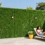 Verbeter uw ruimte met een Kunsthaag buiten van Leafely, en creëer een levendige en serene tuinatmosfeer.